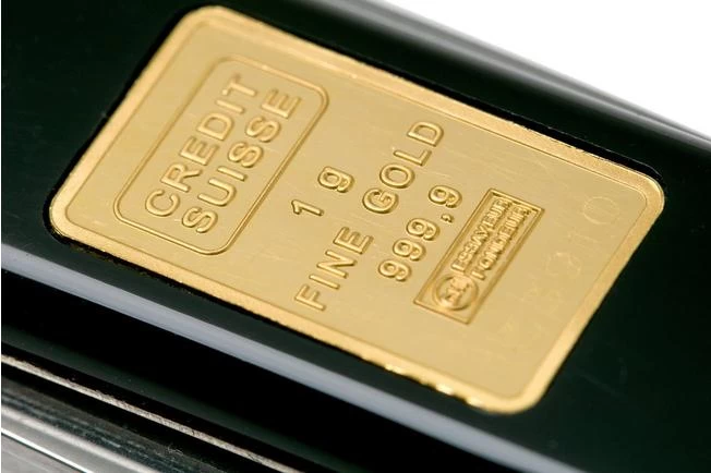 Victorinox Classic Gold Ingot 1gr 0.6203.87 Swiss Pocket Knife 4 Victorinox Classic Gold Ingot 1gr 0.6203.87 Swiss Pocket Knife - Image 4